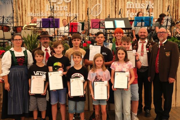 bezirksmusikfest2023-slideshow6-16B5FED0E-7BDA-71C4-B37F-4A1AE3B08B30.jpg